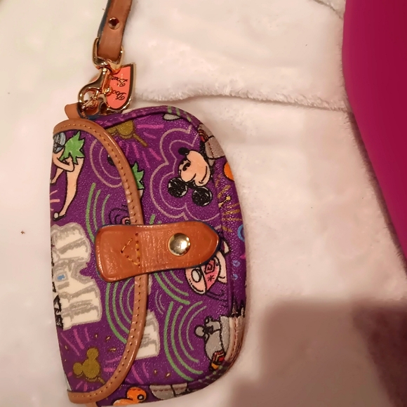 USED, DOONEY & BURKE WALT DISNEY WRISTLET. - Picture 3 of 5